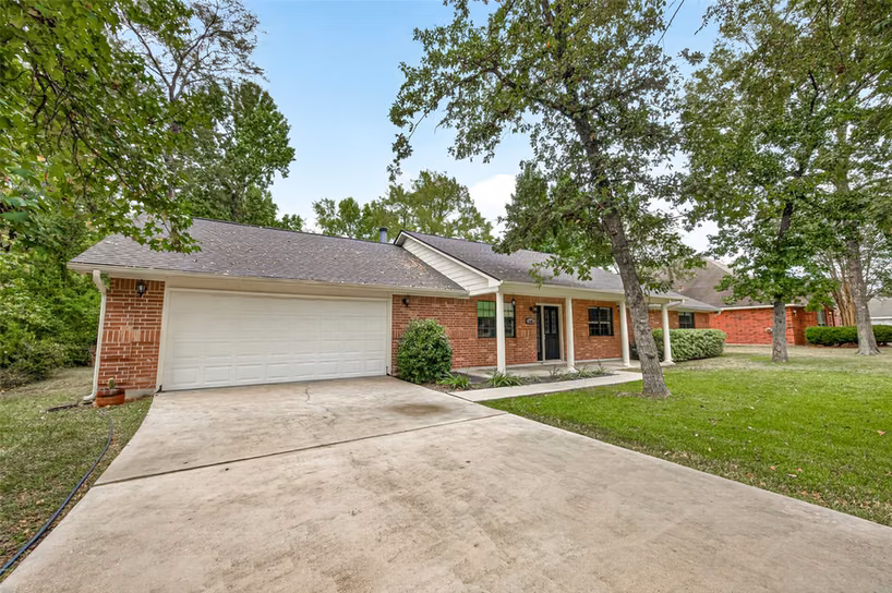 Photo 3 of 7506 Wedgewood Drive, Magnolia, TX