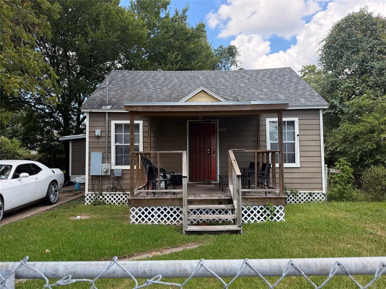 Photo 2 of 2605 Lynnfield Street, Houston, TX