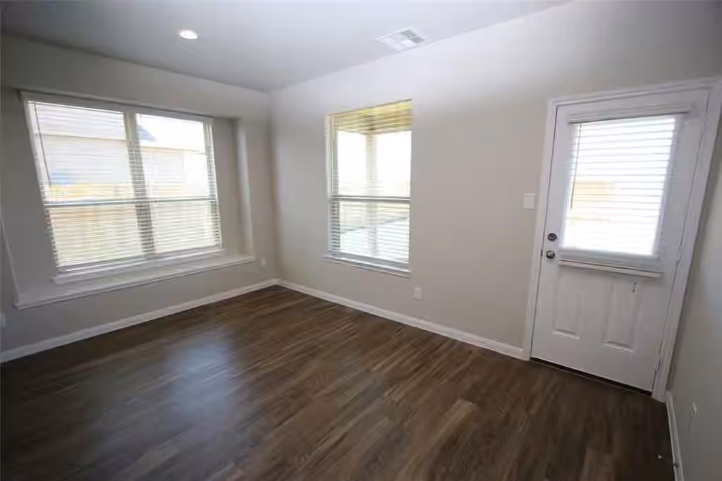 Photo 2 of 16902 Devon Dogwood Trail, Richmond, TX