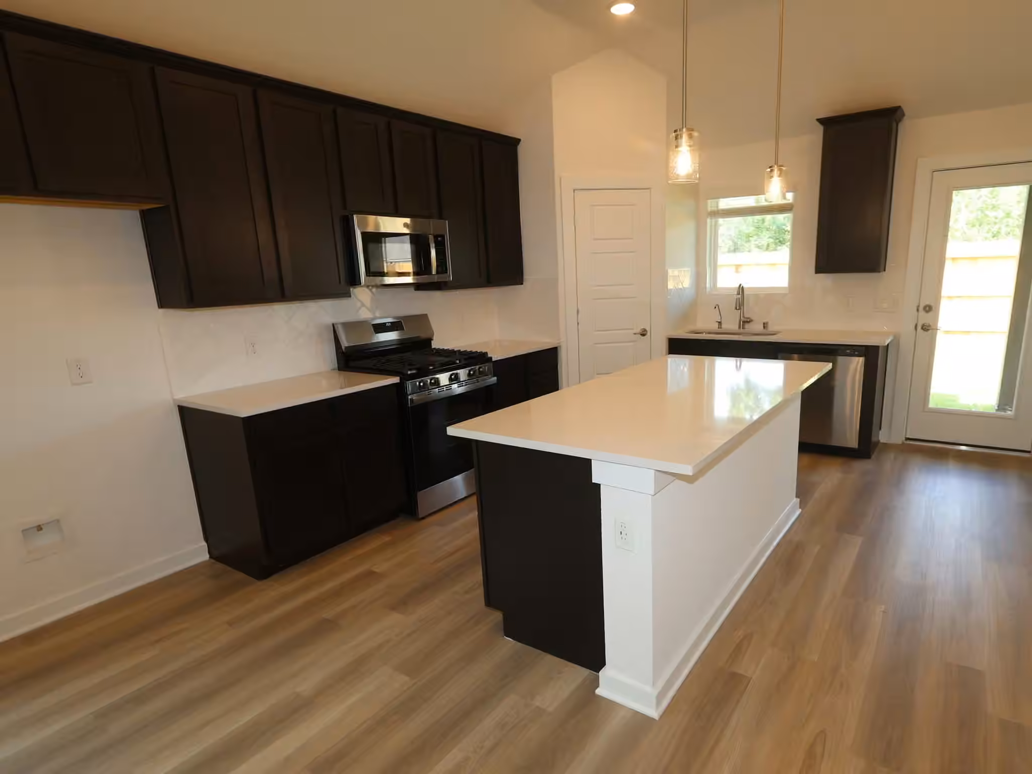 Photo 4 of 1313 Blue Moon Lane, La Marque, TX