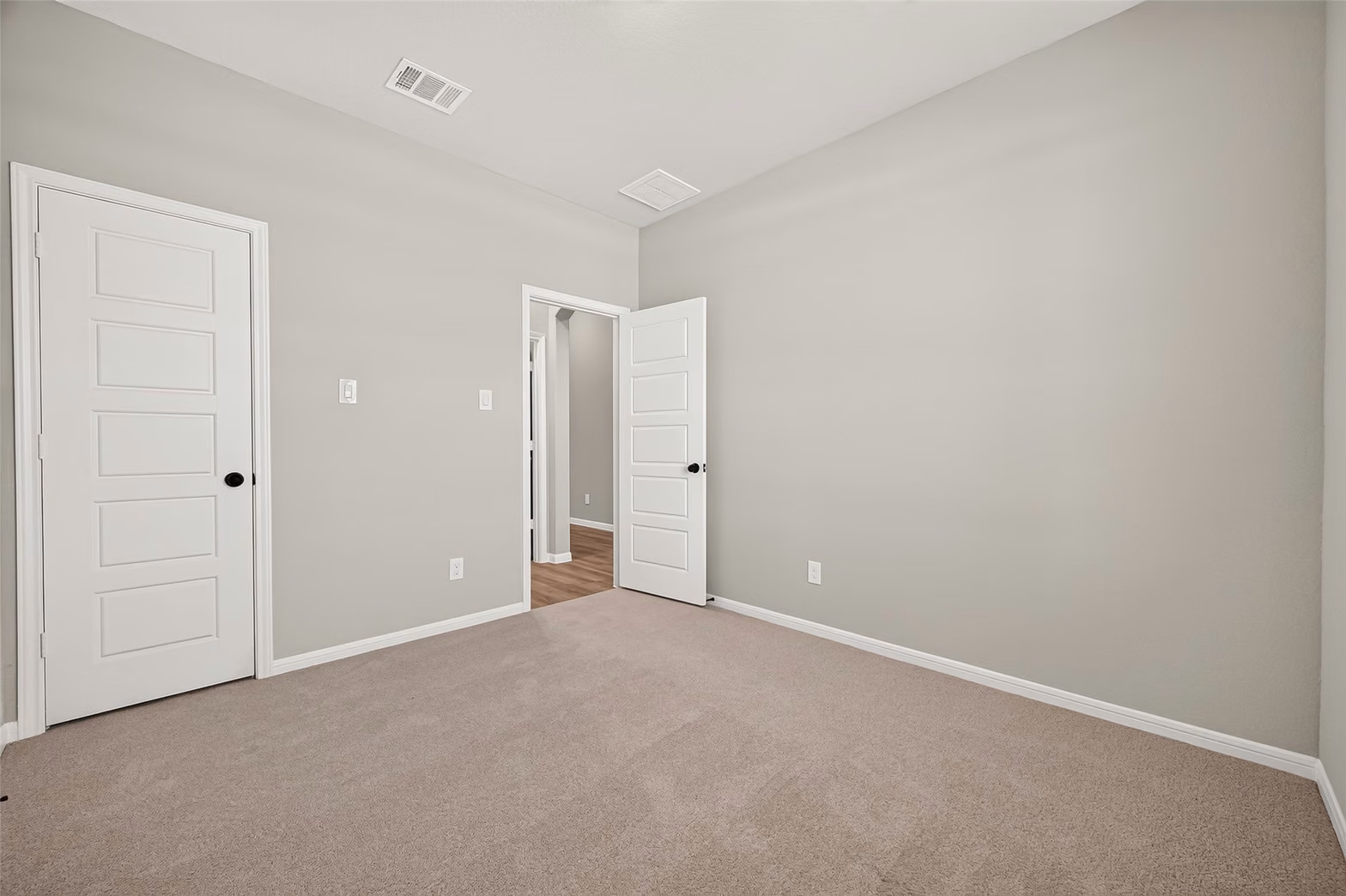 Photo 7 of 1411 Terry Roberts Drive, Angleton, TX