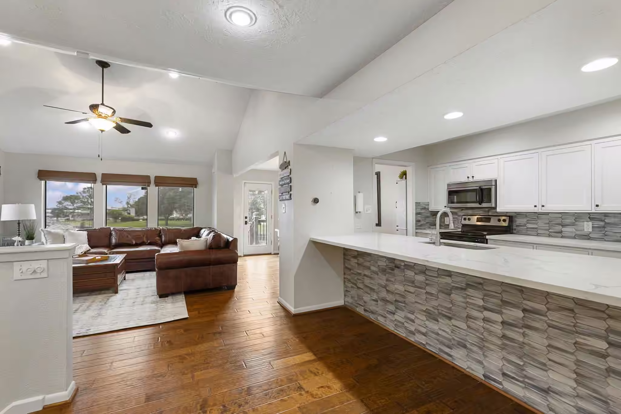 Photo 7 of 3930 Knollcrest Drive, Montgomery, TX