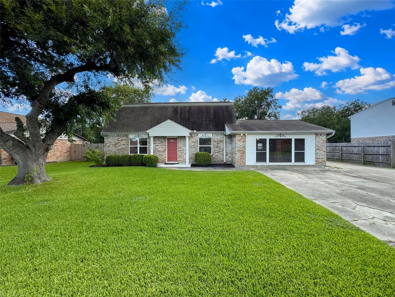 Photo 3 of 2323 37th Avenue N, Texas City, TX