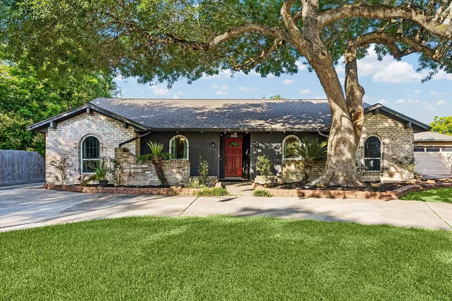 Photo of 306 Lafayette Lane, League City, TX 77573