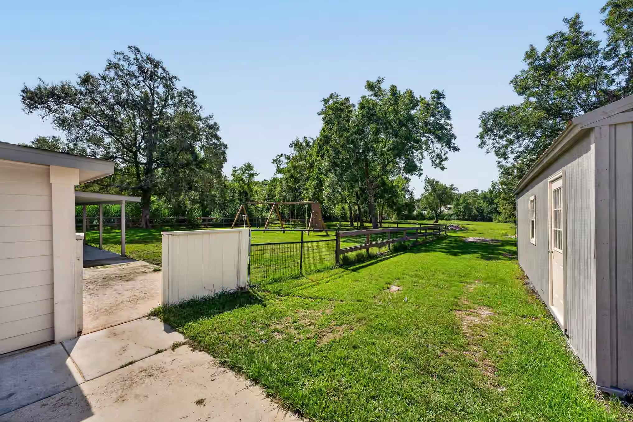 Photo 6 of 1718 County Road 401, Dayton, TX