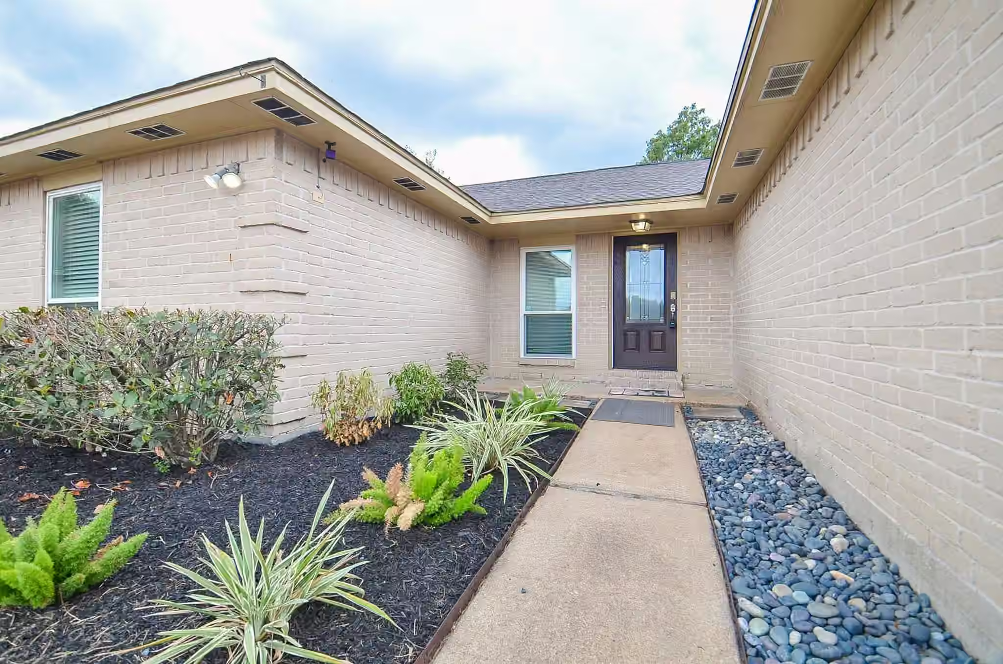 Photo 3 of 10615 Heatherford Drive, Houston, TX