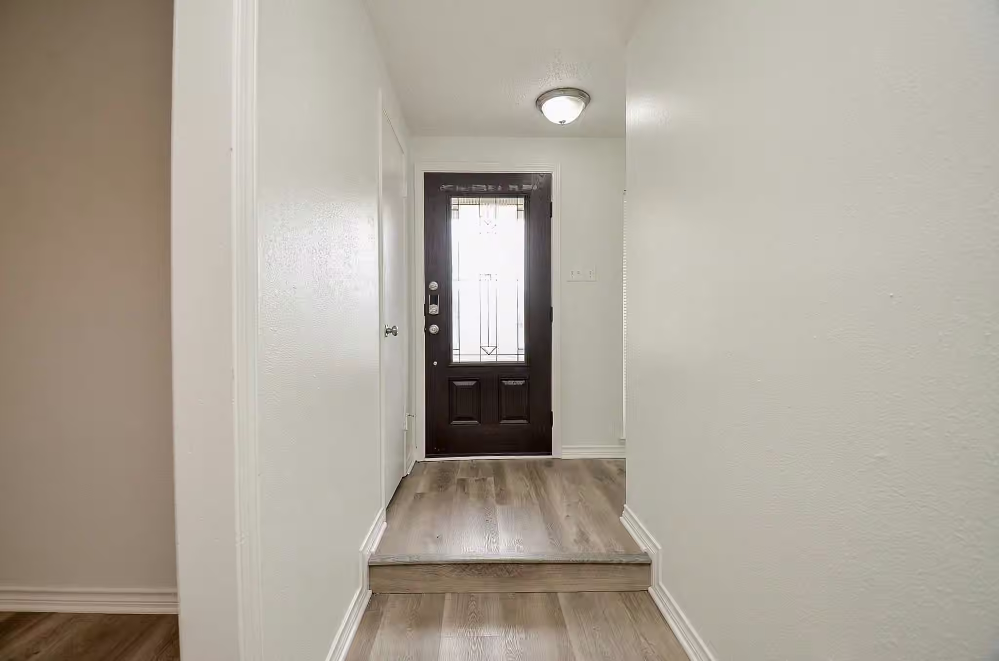 Photo 4 of 10615 Heatherford Drive, Houston, TX