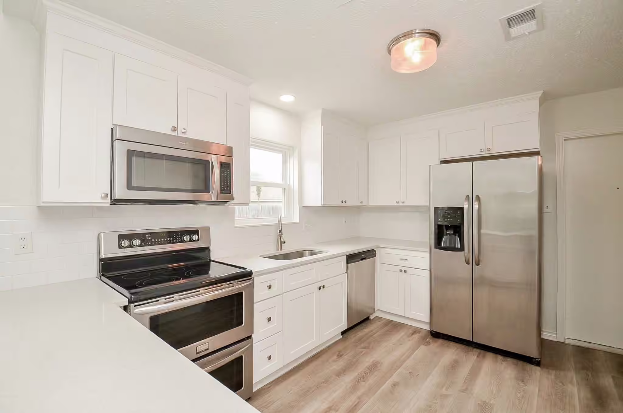 Photo 6 of 10615 Heatherford Drive, Houston, TX