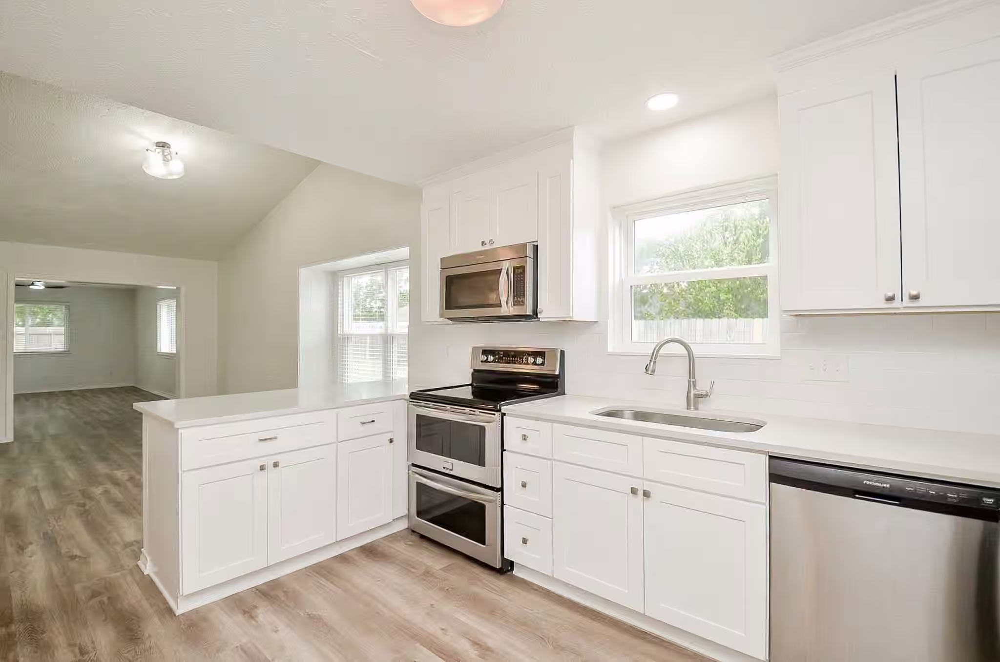 Photo 7 of 10615 Heatherford Drive, Houston, TX