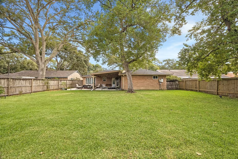 Photo 5 of 1931 Westlake Road, Houston, TX