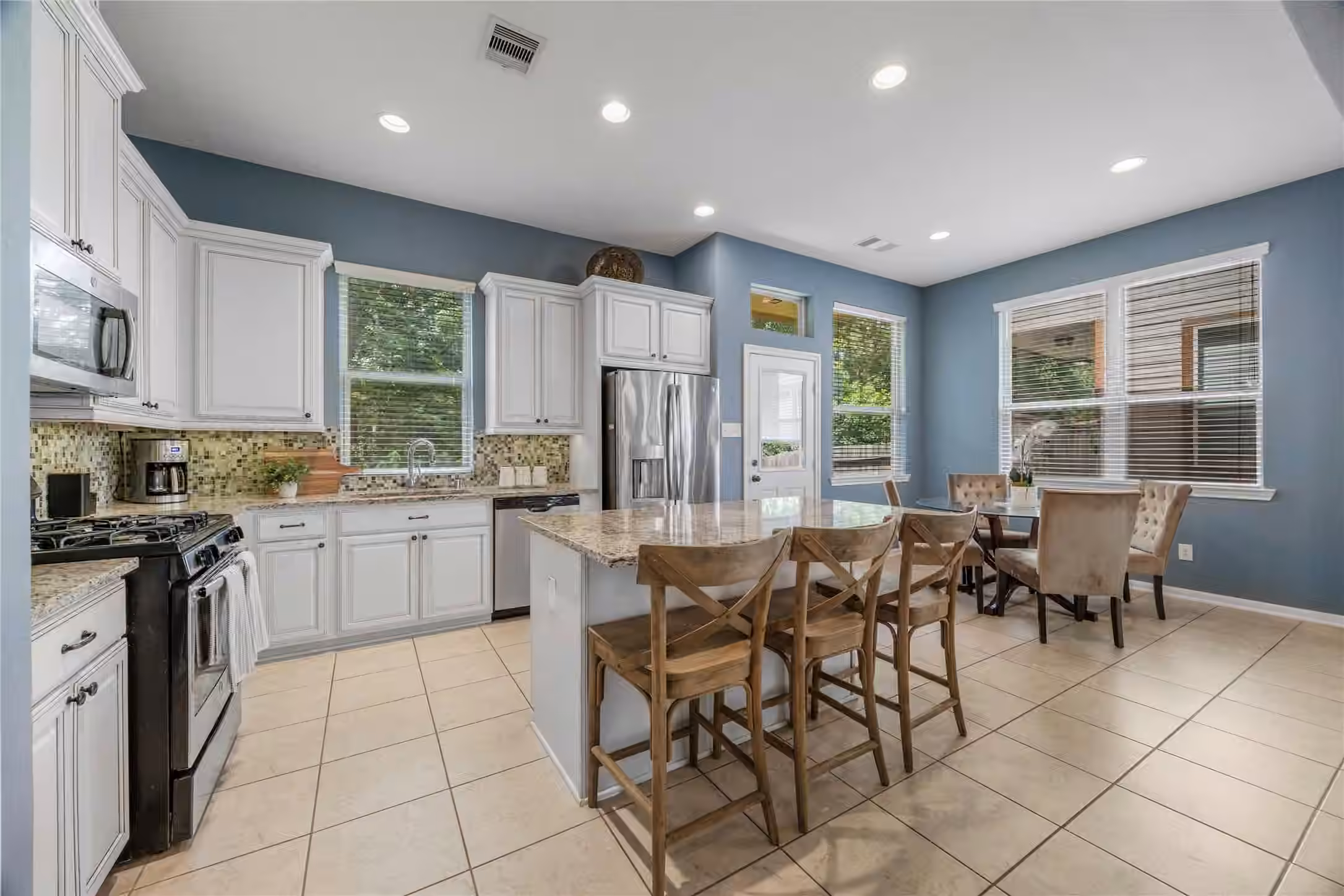 Photo 3 of 122 Cheswood Forest Drive, Montgomery, TX