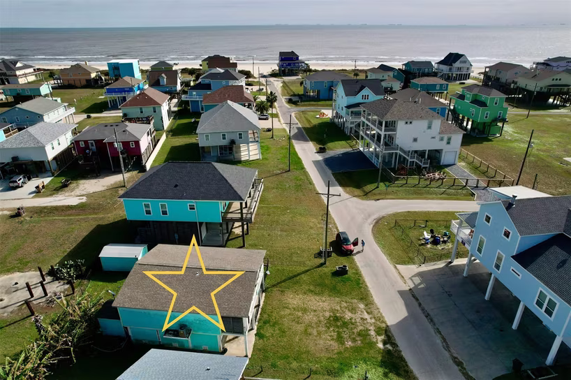 Photo of 834 Eastview, Crystal Beach, TX 77650