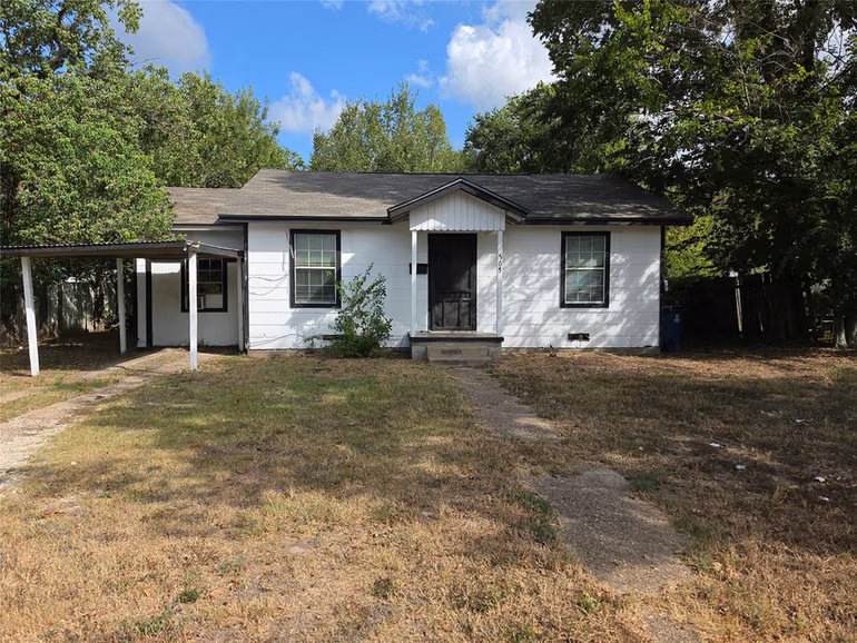 Photo 2 of 505 Teague Street, Navasota, TX