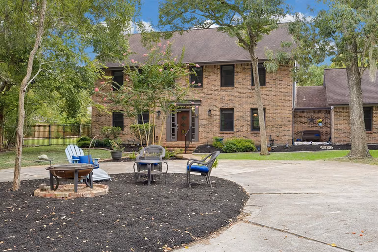 Photo of 906 Quaker Bend Drive, Friendswood, TX