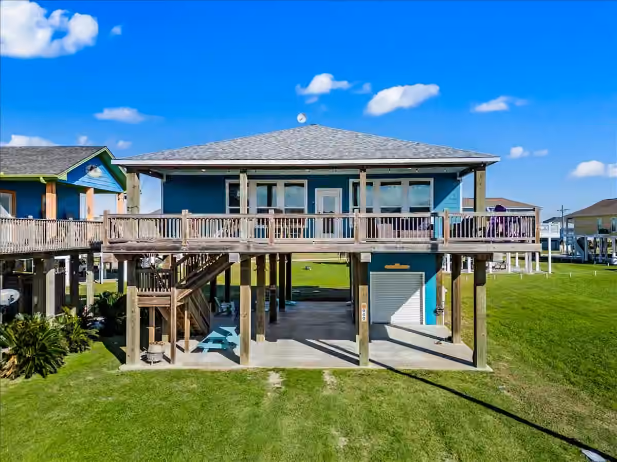 Photo 3 of 940 Driftwood Drive, Crystal Beach, TX