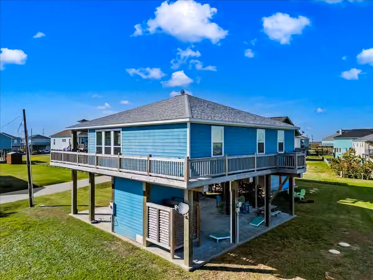 Photo 4 of 940 Driftwood Drive, Crystal Beach, TX