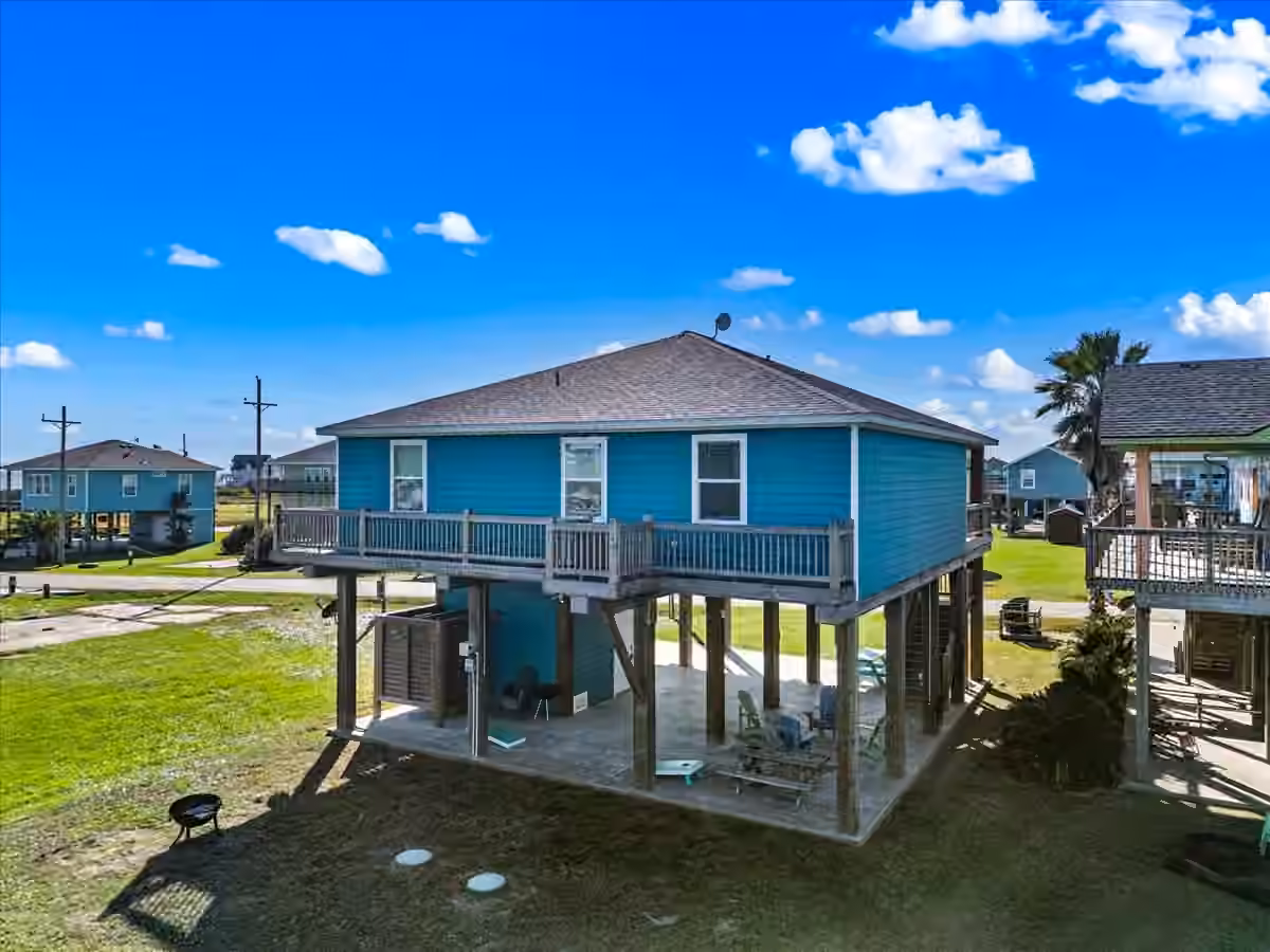Photo 5 of 940 Driftwood Drive, Crystal Beach, TX