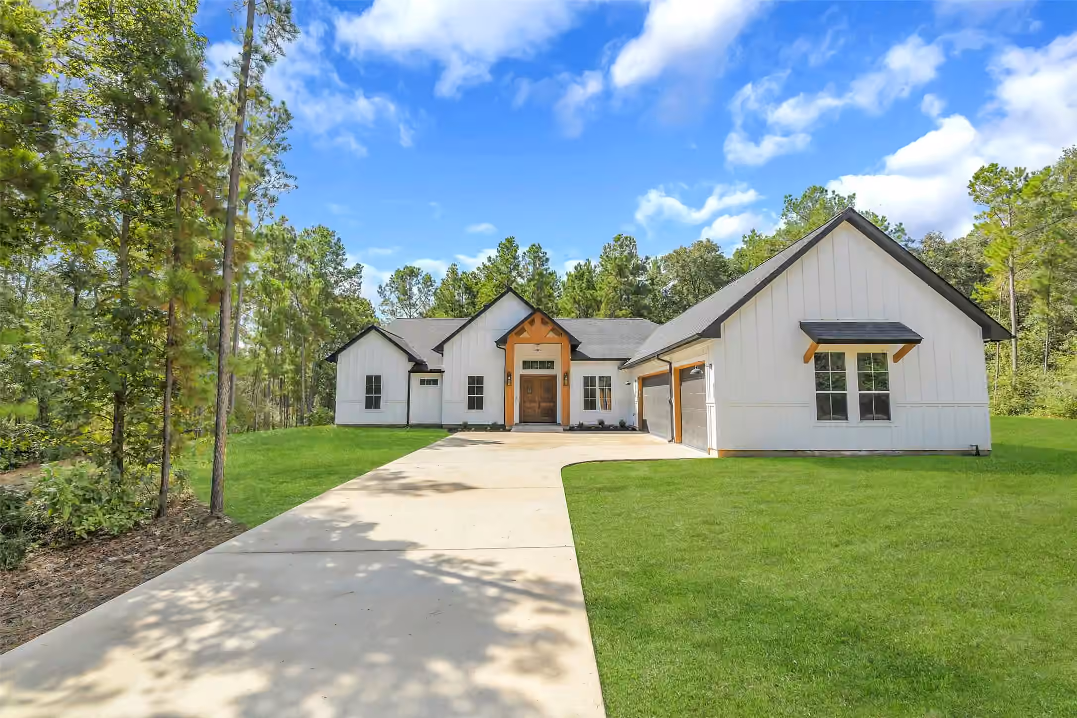 Photo of 178 Feldspar Lane, Huntsville, TX 77340