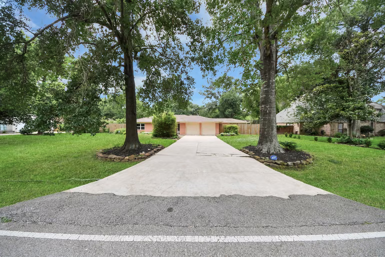 Photo of 16307 Amcreek Road, Houston, TX 77068