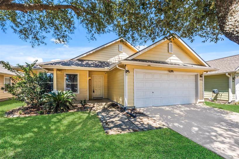 Photo 3 of 11626 Sardis Lake Drive, Tomball, TX