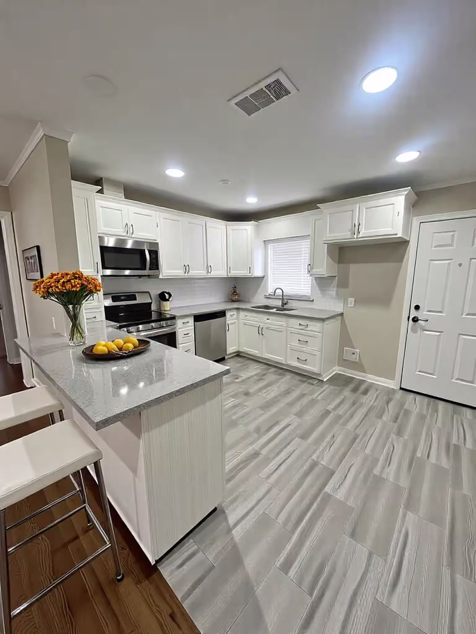 Photo 4 of 6708 Saint Augustine Street, Houston, TX