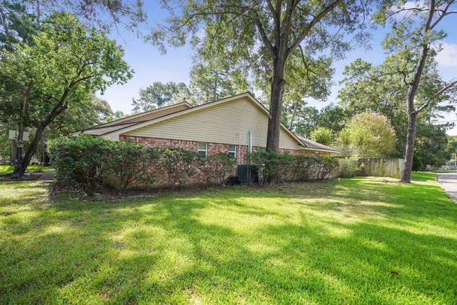 Photo 3 of 2102 Oak Shores Drive, Houston, TX