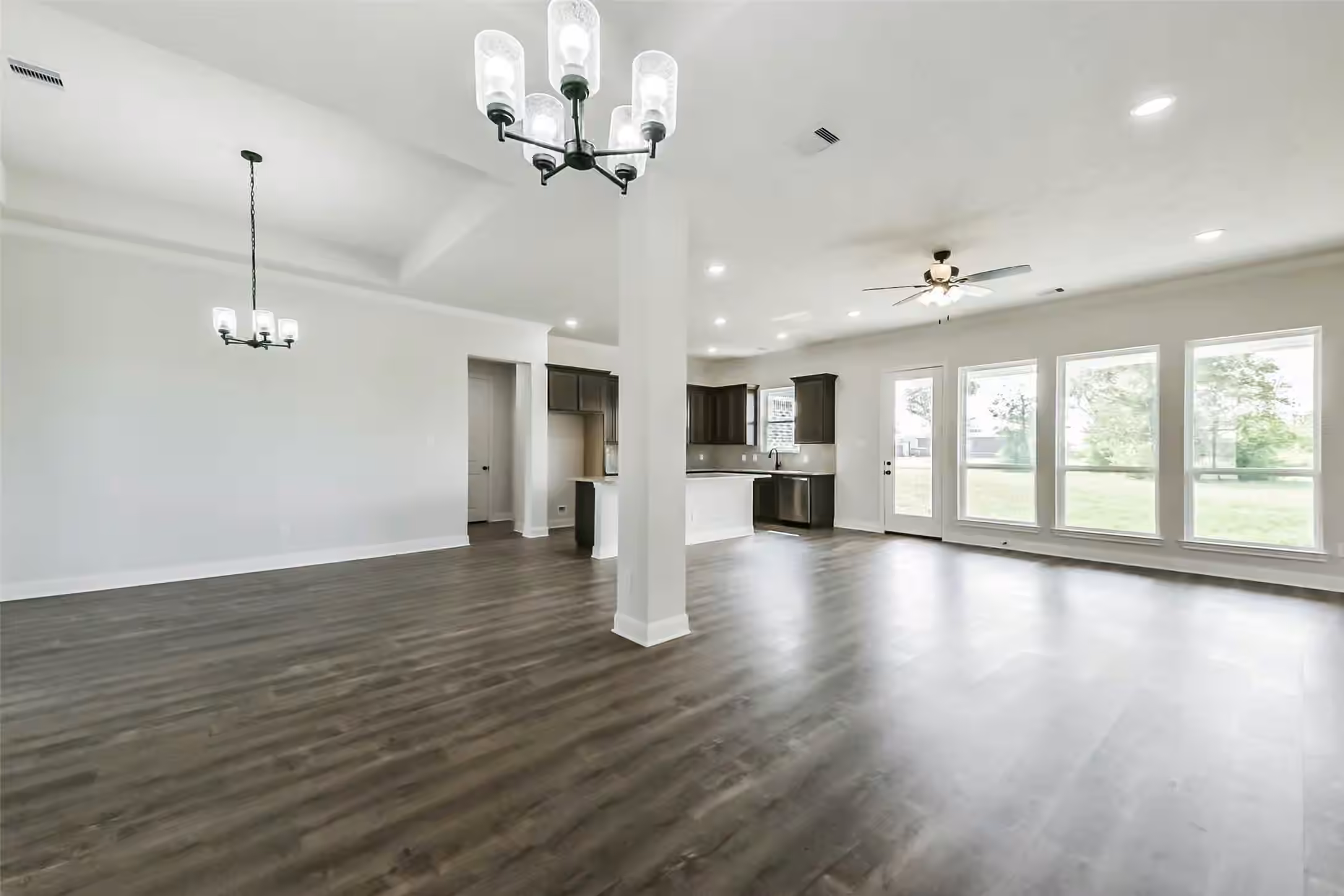 Photo 6 of 6427 Tomahawk Drive, Baytown, TX