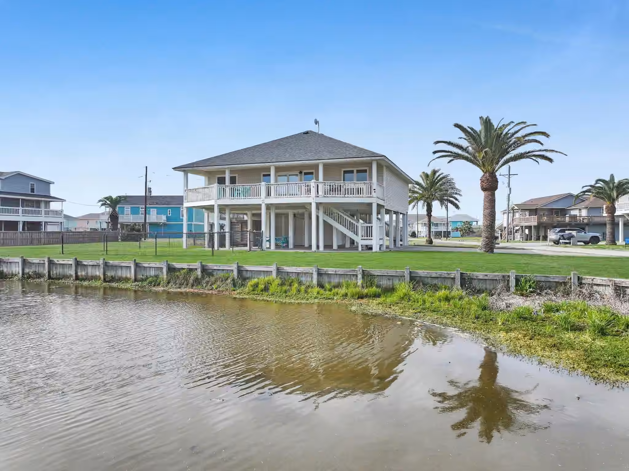 Photo 4 of 2946 Laguna Drive, Crystal Beach, TX