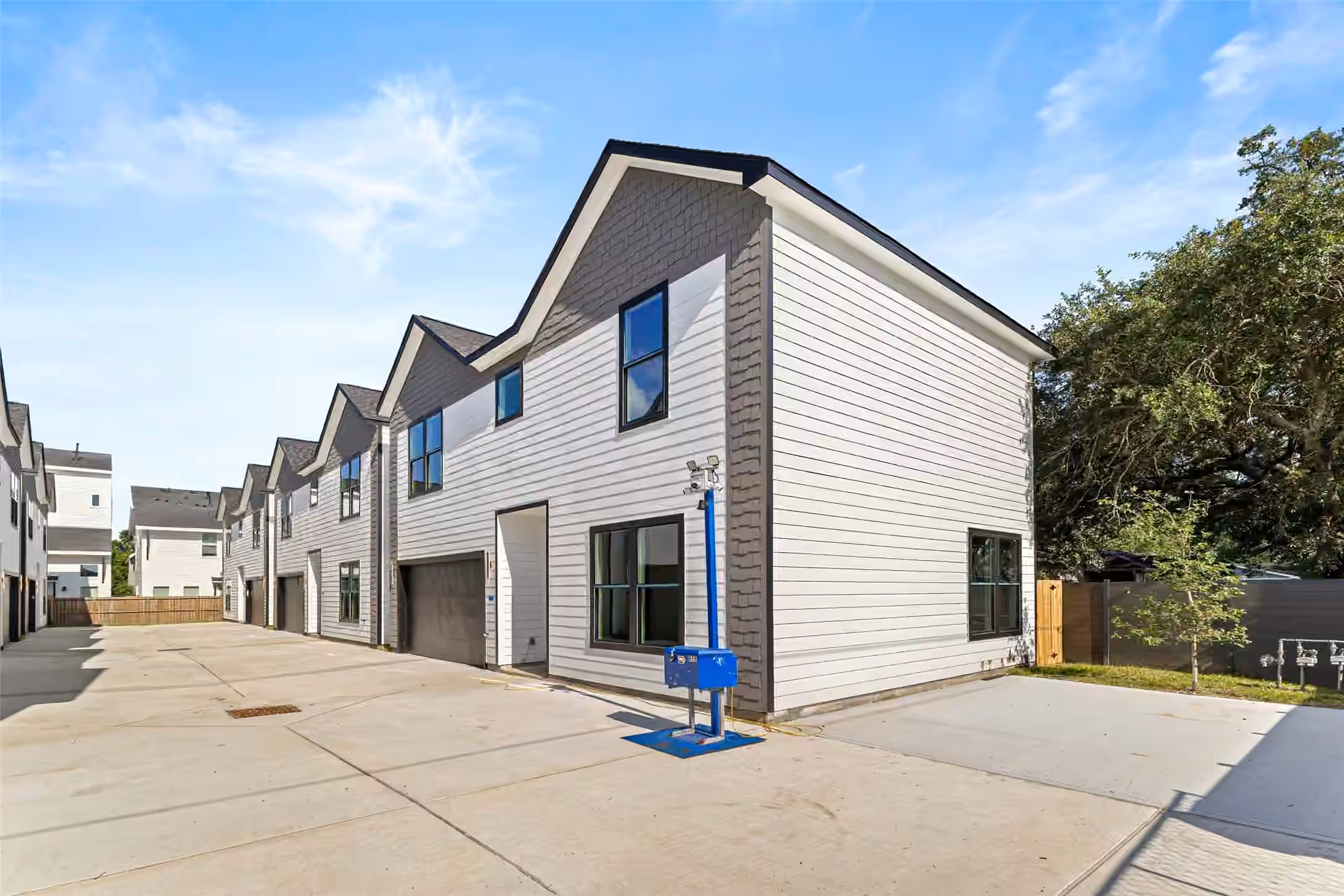 Photo 4 of 7540 Dyer Street, Houston, TX