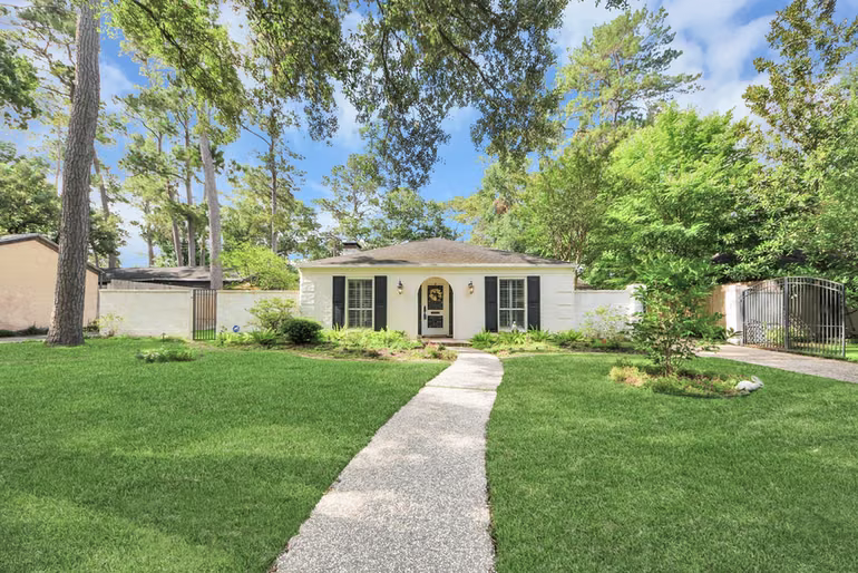 Photo of 10115 Holly Springs Drive, Houston, TX