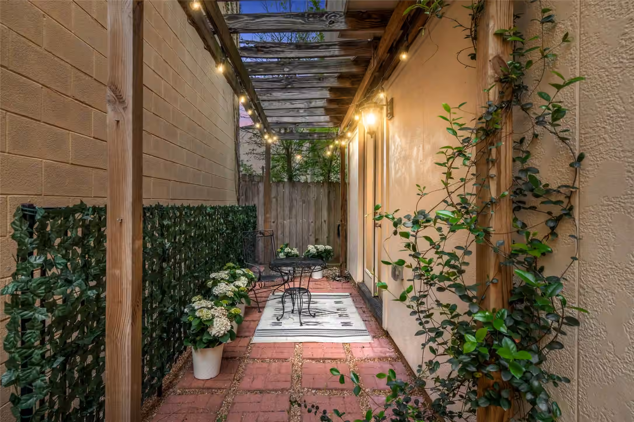 Photo 3 of 5634 Kiam Street C, Houston, TX