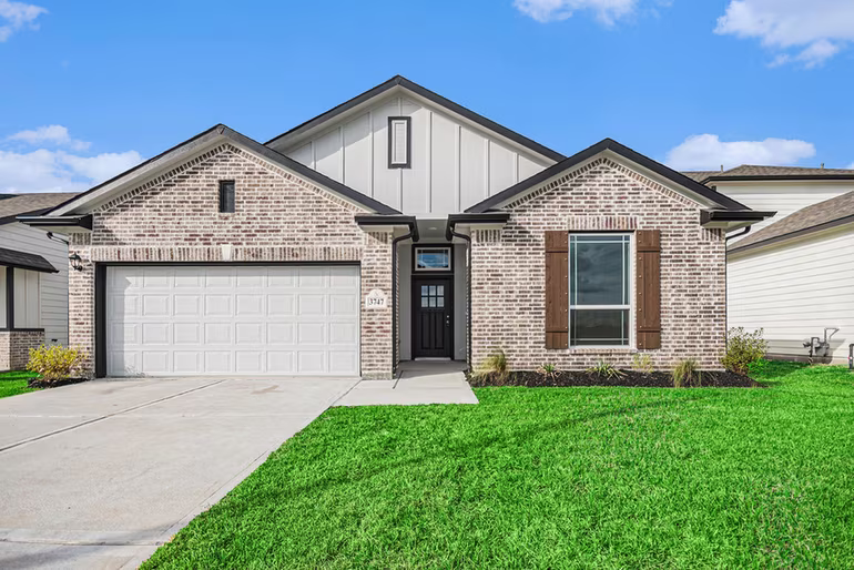 Photo 3 of 3747 Crawford Street, Bay City, TX