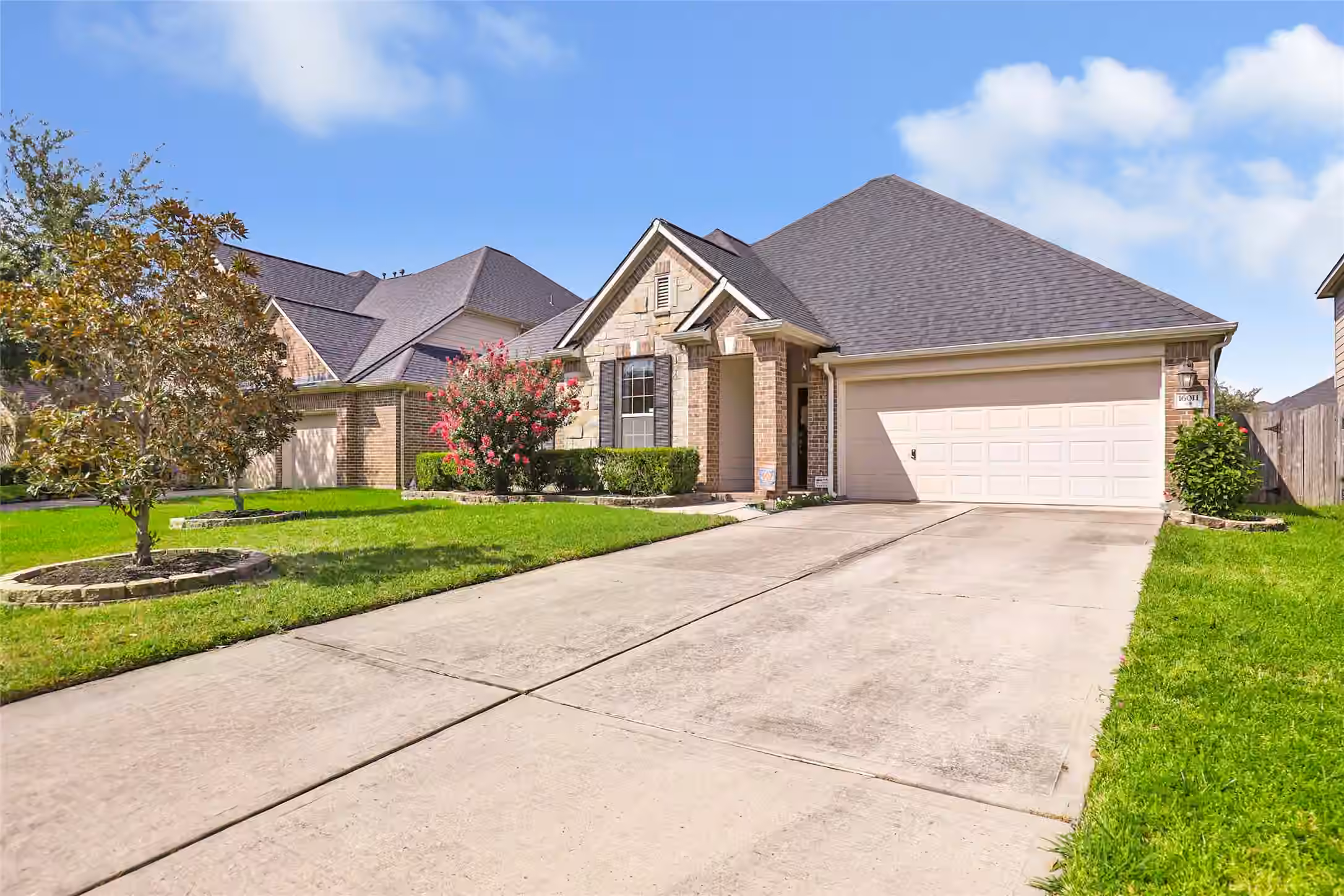 Photo 3 of 16011 Walnut Shores Drive, Houston, TX