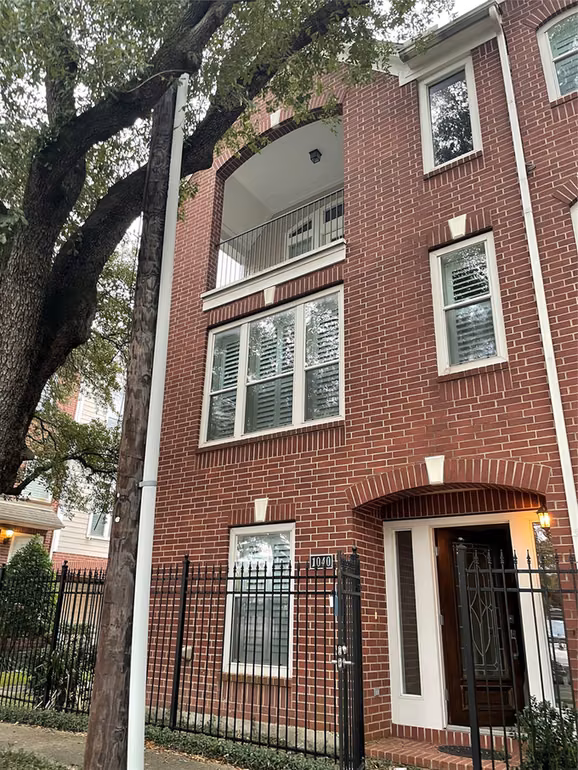 Photo 2 of 1040 La Rue Street, Houston, TX