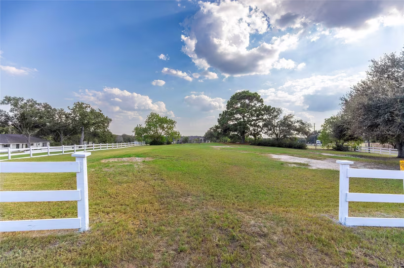 Photo 5 of 145 Camilla Circle, Bellville, TX