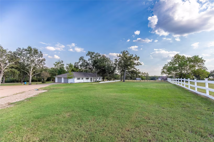 Photo 6 of 145 Camilla Circle, Bellville, TX