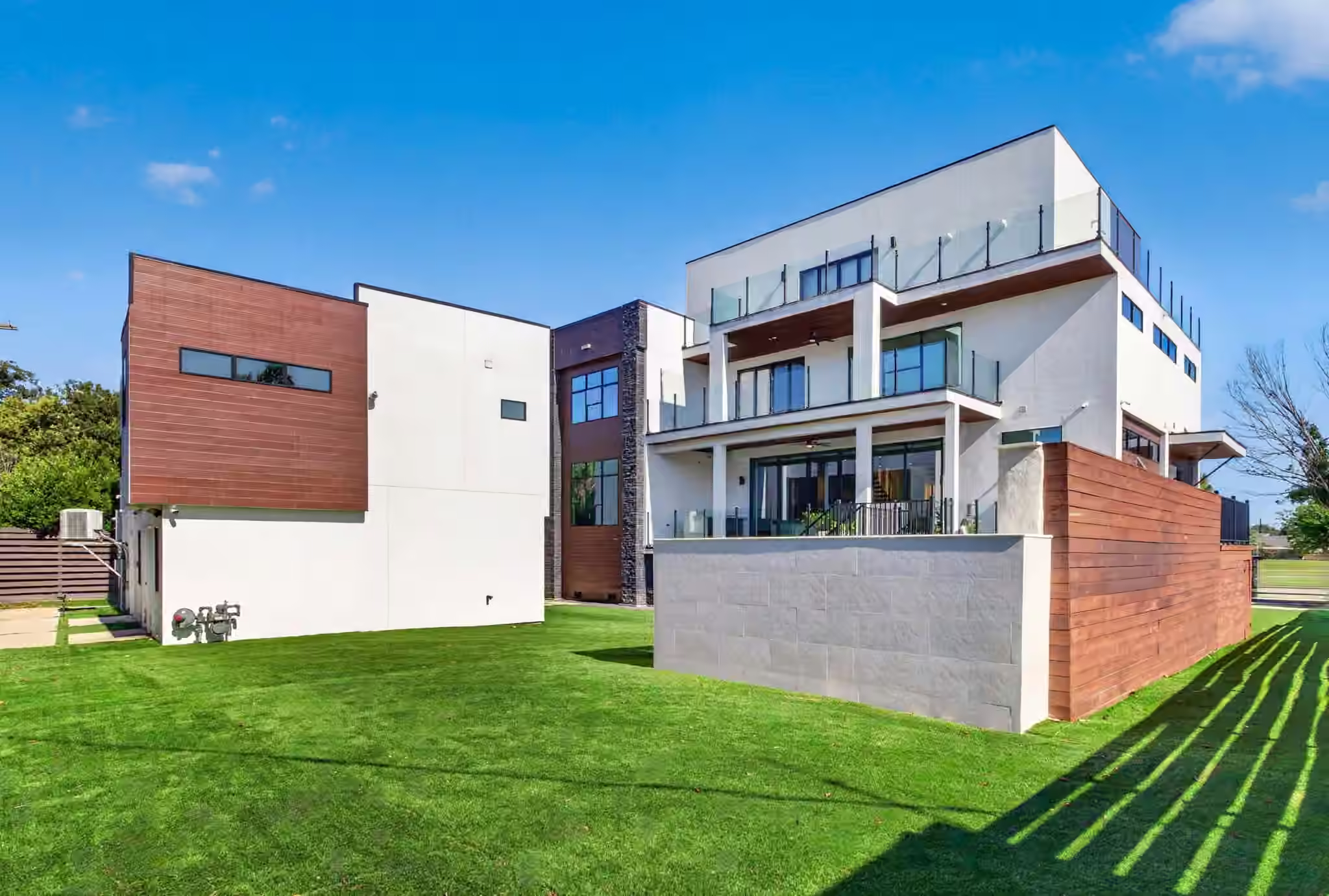 Photo 4 of 5327 S Braeswood Boulevard, Houston, TX