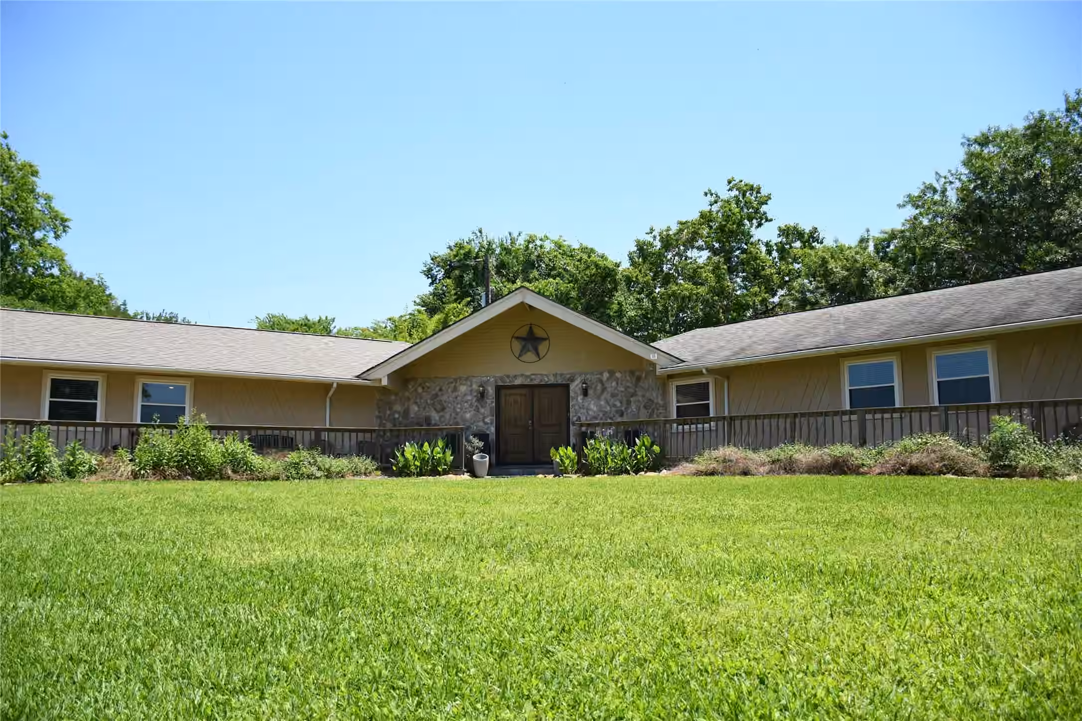 Photo of 561 Lakeway Drive, Conroe, TX 77316