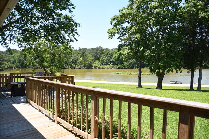 Photo 4 of 561 Lakeway Drive, Conroe, TX
