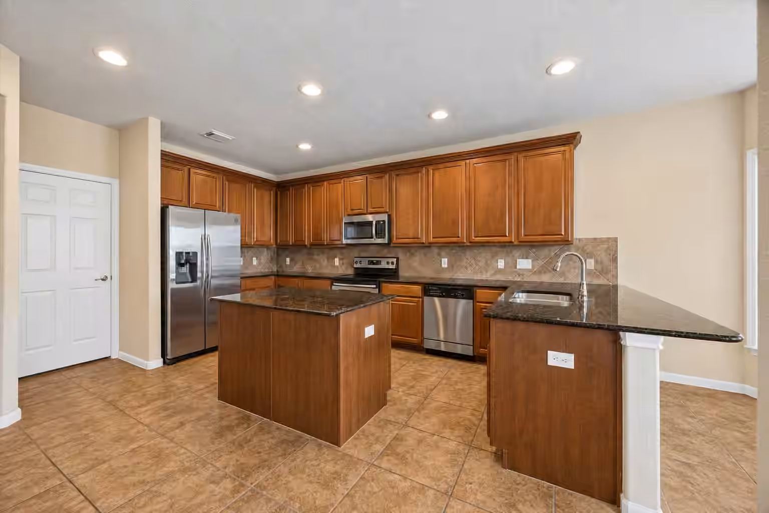 Photo 5 of 13703 Hudson Court, Sugar Land, TX