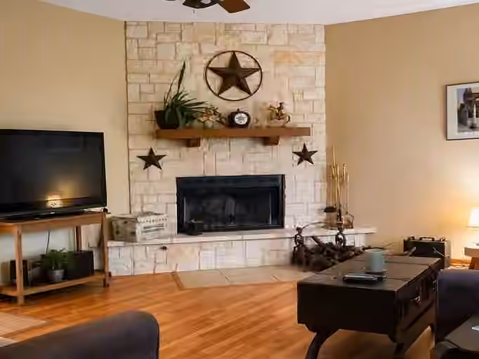 Photo 5 of 20218 Oak Forest Road, Damon, TX