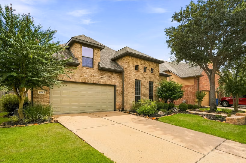 Photo 3 of 18323 E Laura Shore Drive, Cypress, TX