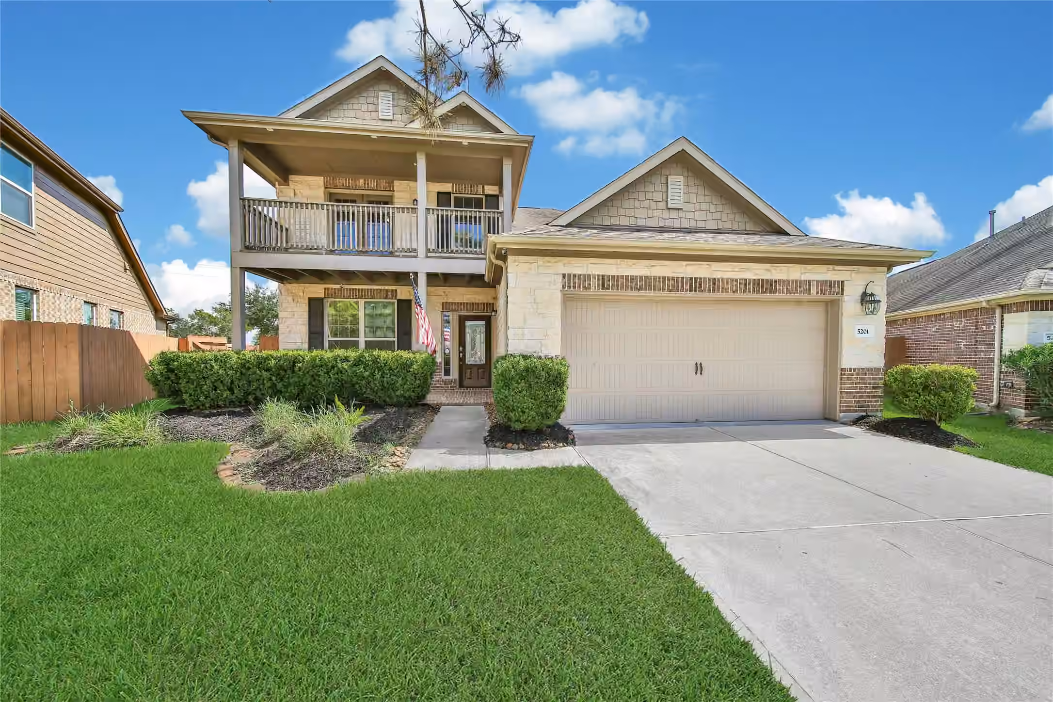 Photo 2 of 5201 Kendall Glen Court, Rosharon, TX