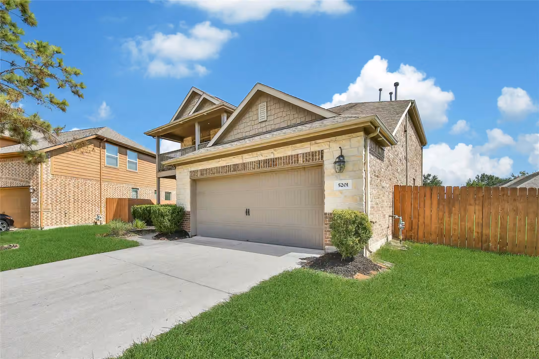 Photo 4 of 5201 Kendall Glen Court, Rosharon, TX