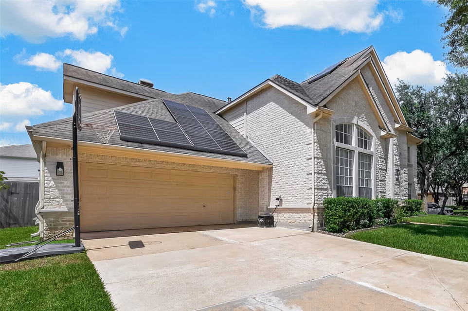 Photo 3 of 2002 Thorncrest Court, Sugar Land, TX