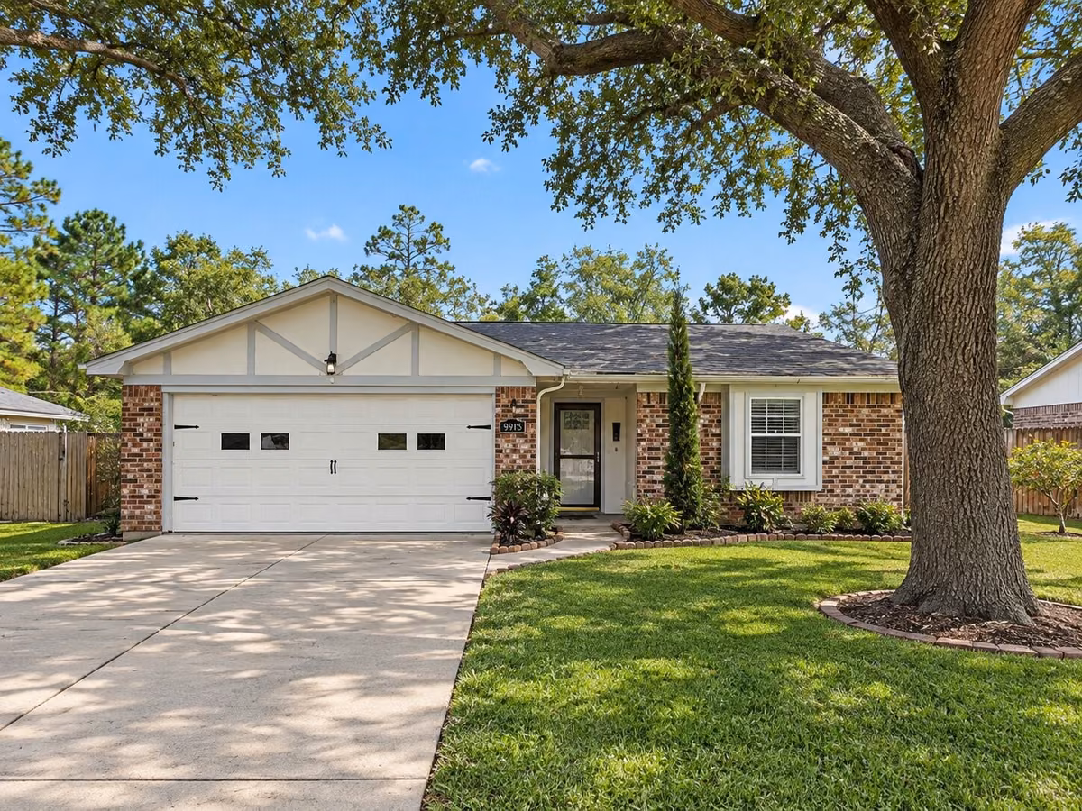 Photo of 9915 Forest Hollow Drive, Baytown, TX 77521