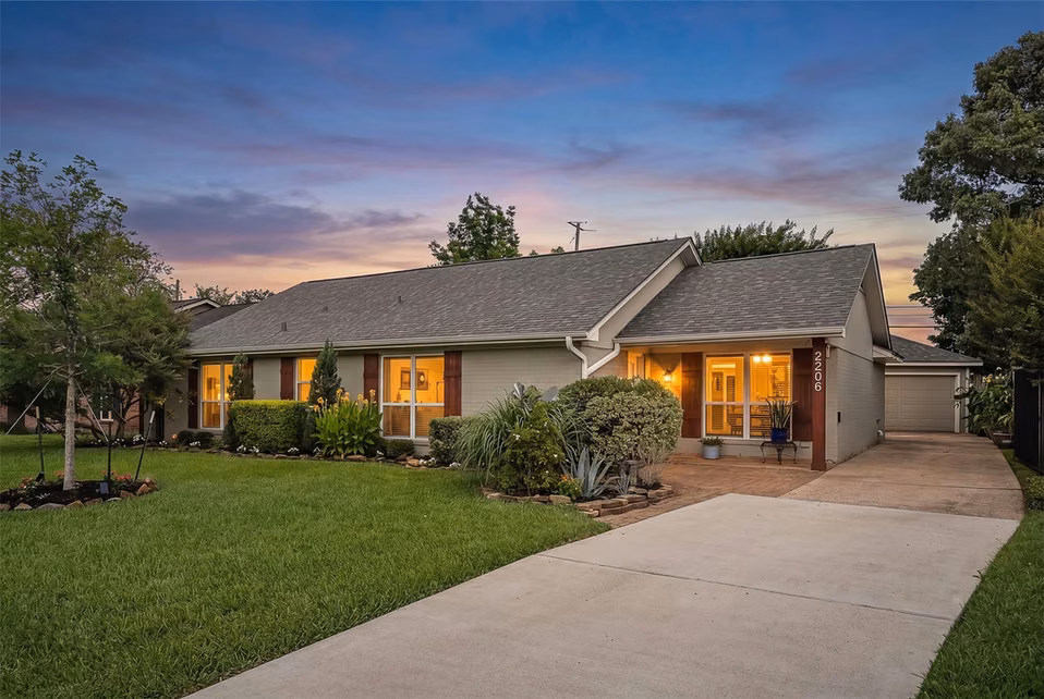 Photo 2 of 2206 Willowby Drive, Houston, TX