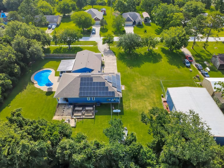 Photo 5 of 3632 W Meadow Lane, Dickinson, TX