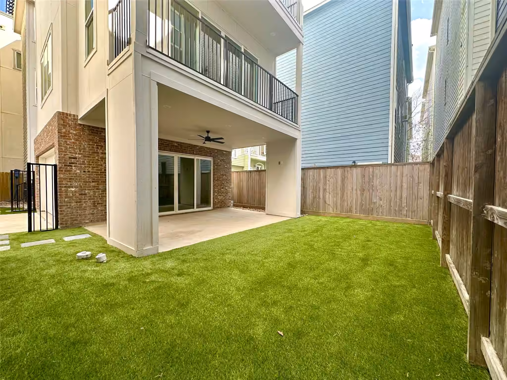 Photo 3 of 1140 W 16th Street, Houston, TX