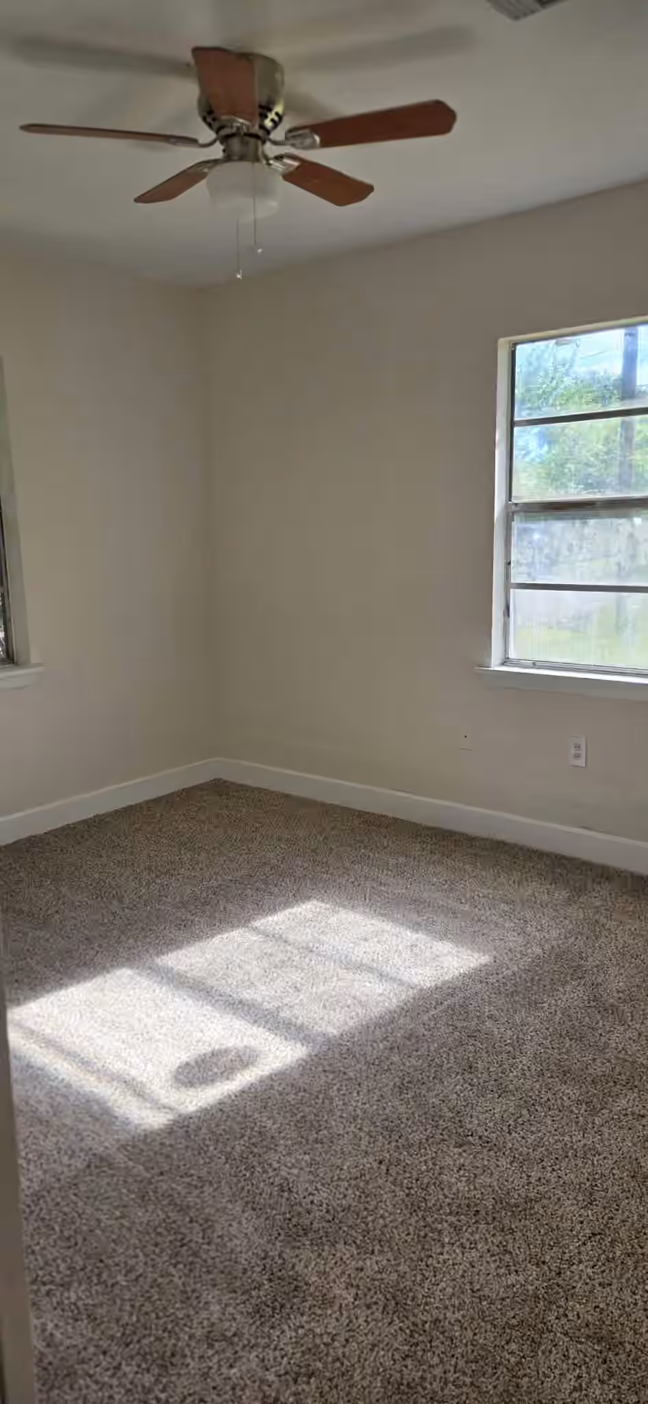 Photo 7 of 1014 N Arcola Street, Angleton, TX